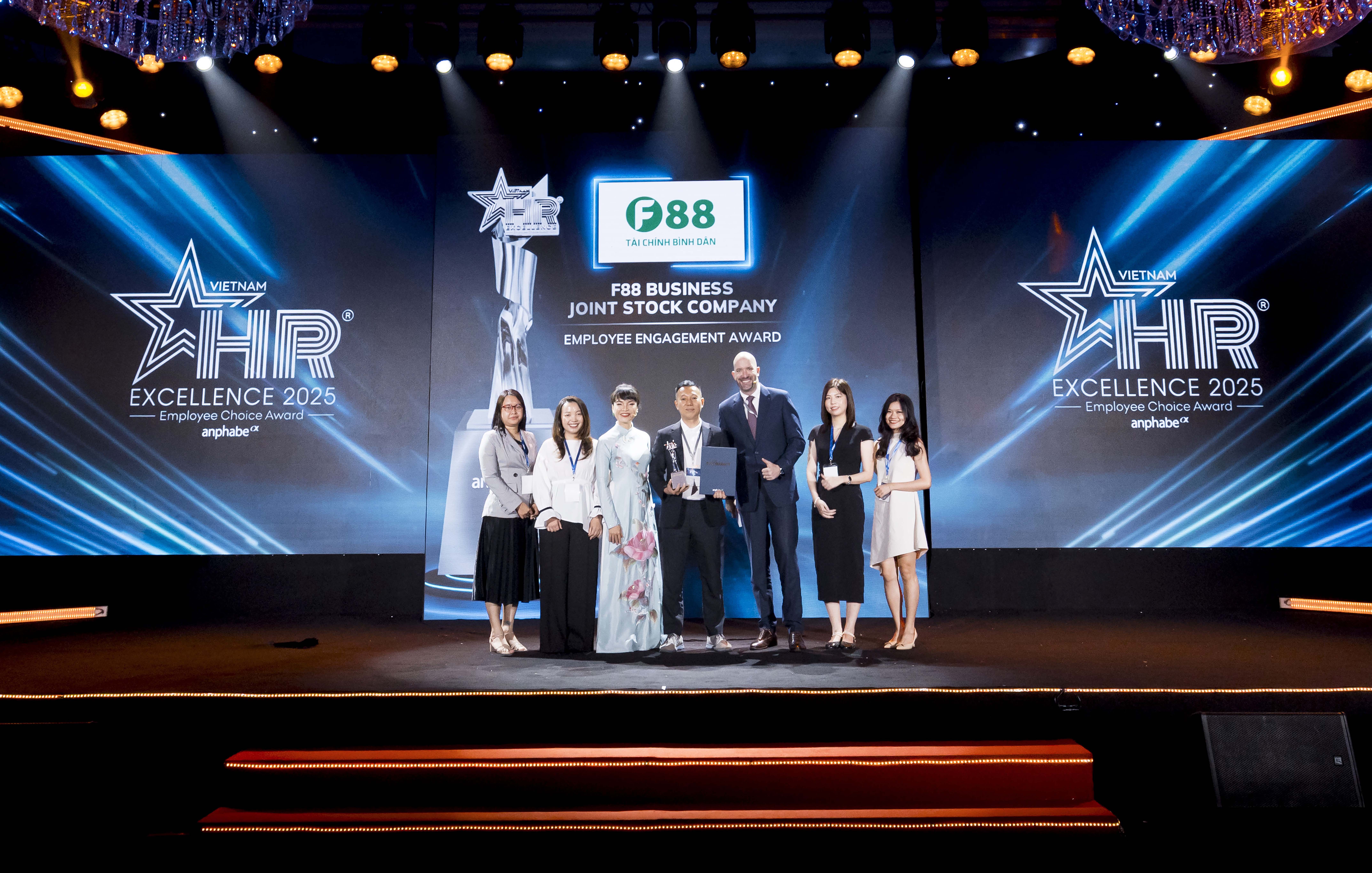 image-https://static-dev.f88.vn/pub/f88vn/1. thum Đại diện F88 chụp ảnh lưu niệm tại giải thưởng HR Excellence 2025.jpg